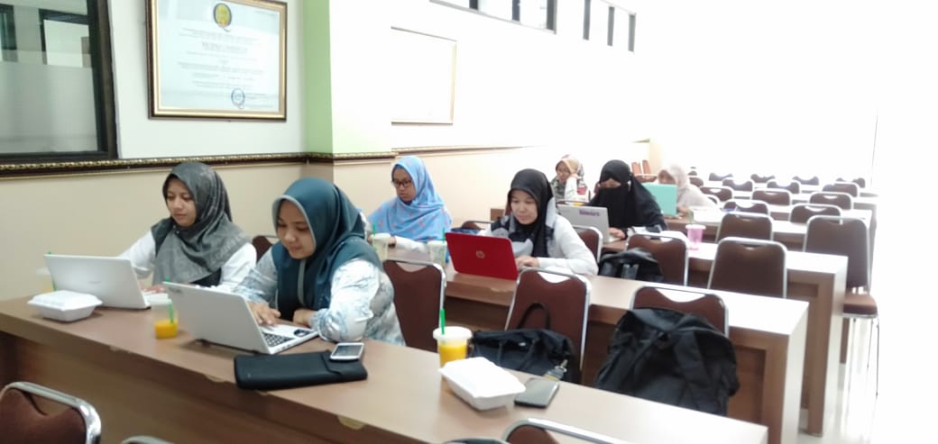 Tim Pengelola Prodi melakukan rekonstruksi kurikulum 4.0