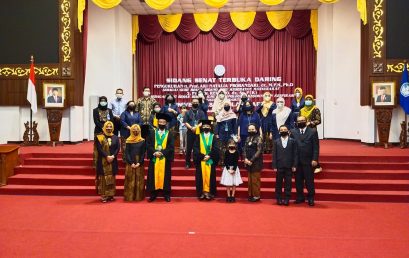 Pengukuhan Prof Dr Reviono dr SpP (K) dan Prof Ari Natalia Probandari dr.,MPH, PhD