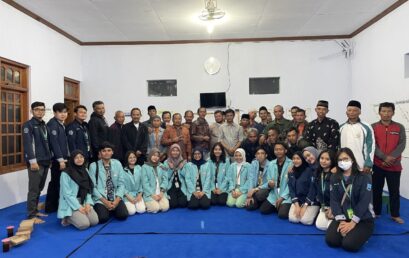 Cegah Bahaya Kesehatan akibat Pestisida, Mahasiswa KKN 230 FK UNS Ajak Seluruh Petani Desa Karanglo Bertani dengan Aman