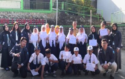 Edukasi dan Inisiasi Peer-Educator Kesehatan Reproduksi oleh KKN FK UNS Desa Miri Edukasi dan Inisiasi Peer-Educator Kesehatan Reproduksi oleh KKN FK UNS Desa Miri