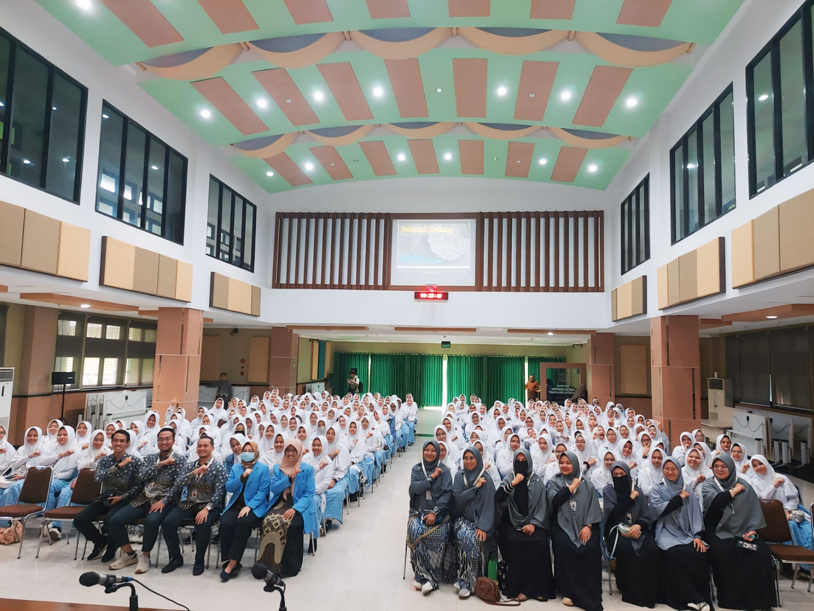 Kunjungan SMA AL IZZAH MALANG