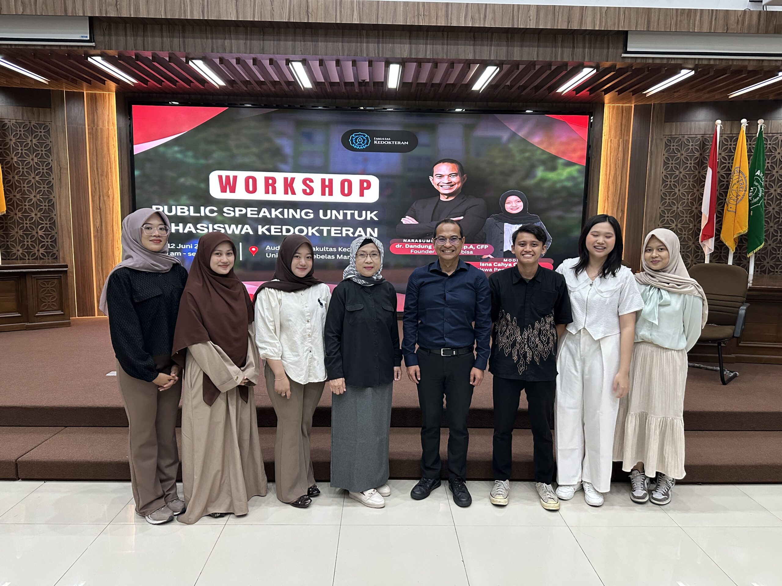 Workshop peningkatan soft skill mahasiswa : etika, kemampuan adaptasi Workshop peningkatan soft skill mahasiswa : etika, kemampuan adaptasi