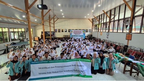 Putus Rantai Body Shaming, Tim Pengabdian FK UNS (RG TRIMED dan Mahasiswa KKN) Hadirkan Solusi Edukasi Berbasis Sains untuk Atasi Stigma Obesitas di SMPN 15 Surakarta